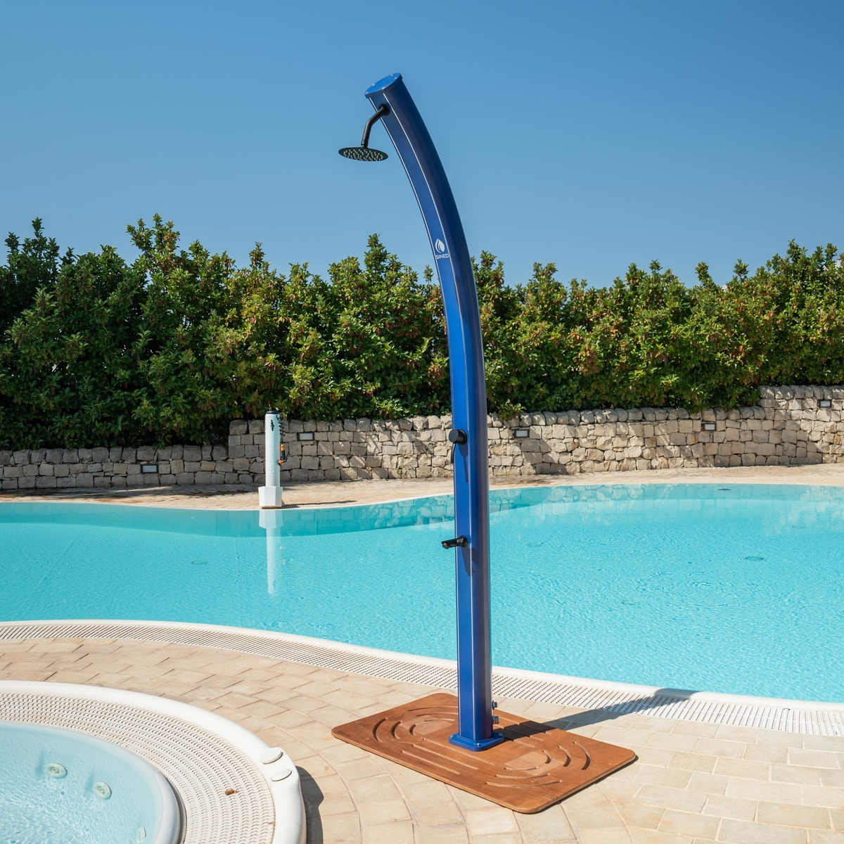 BLUE ALUMINUM SOLAR SHOWER